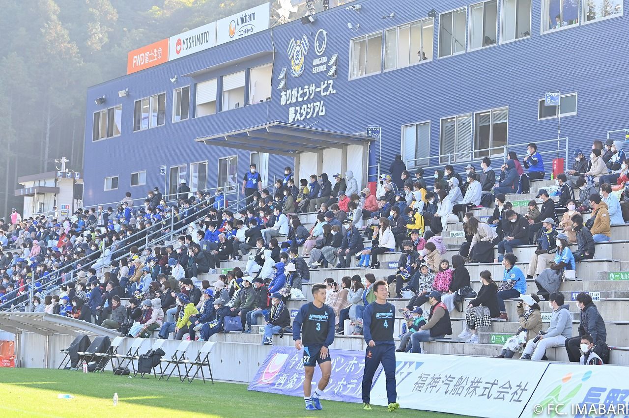 ピッチとの距離がとても近いスタジアム